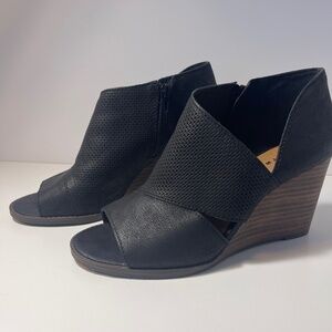 Lucky Brand Wedges Peep Toe Size 8.5M Black